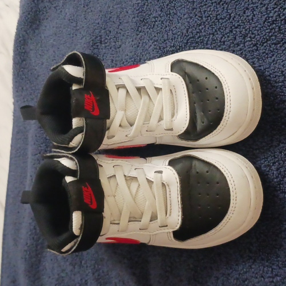 Nike boys sneakers sz 10c